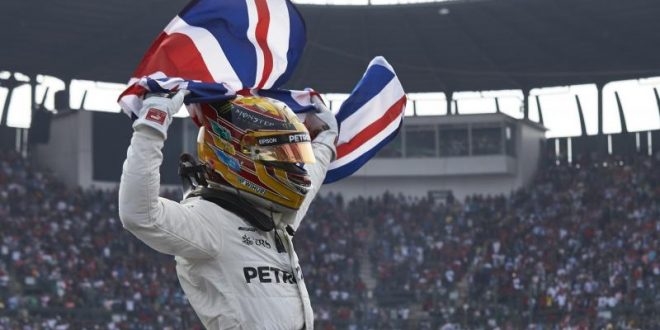 Lewis Hamilton vainqueur